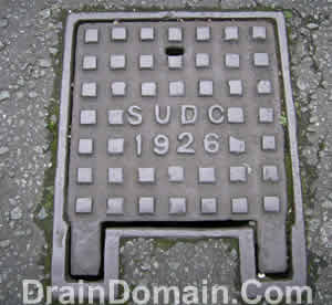 hinged drain cover_www.draindomain.com
